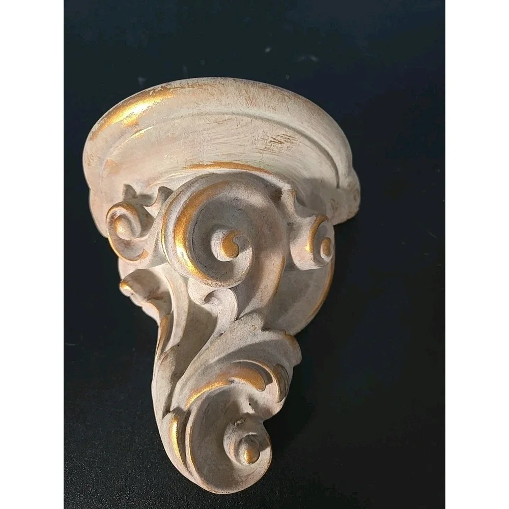 Italian Rococo Style Carved Giltwood Wall Bracket Wall Corbel Wall Shelf Pair